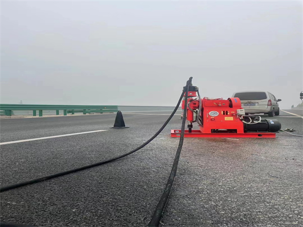 余庆马路路基路面开裂下沉注浆加固灌浆